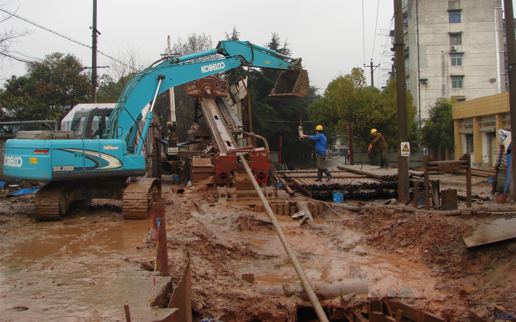 2009年2月27日，華元公司順利完成長江右汊定向鉆穿越工程